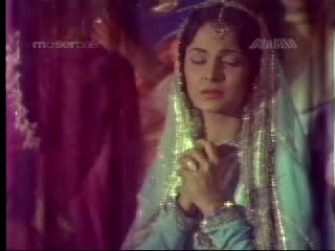 You are currently viewing Main Idhar Jaau Ya Udhar Jaau Lyrics – Asha Bhosle, Aziz Nazan, Mohammed Rafi, Manna Dey